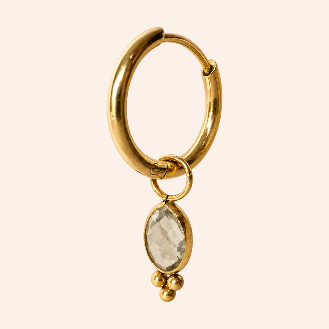 Ma boutique Ambre interchangeable gold hoop earring charm with an oval amber-toned stone and small gold beads.