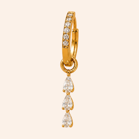 Ma boutique Goutte interchangeable earring charm featuring three clear teardrop stones on a gold stainless steel base